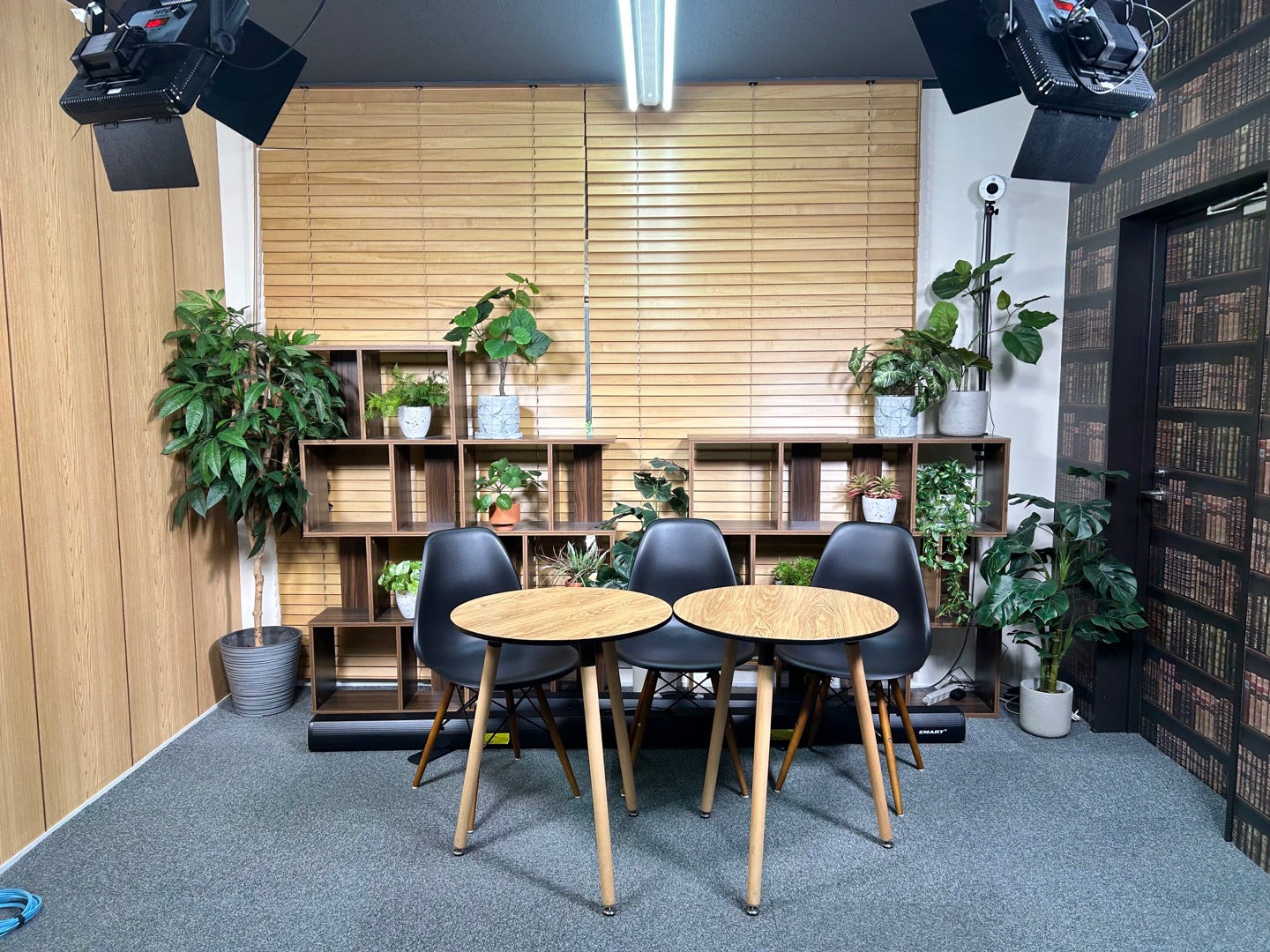 シャッター速度を遅くして背景の明るさをコントロールする光の魔術師イルコのポートレート撮影スペシャルテクニック 第3回 – PICTURES