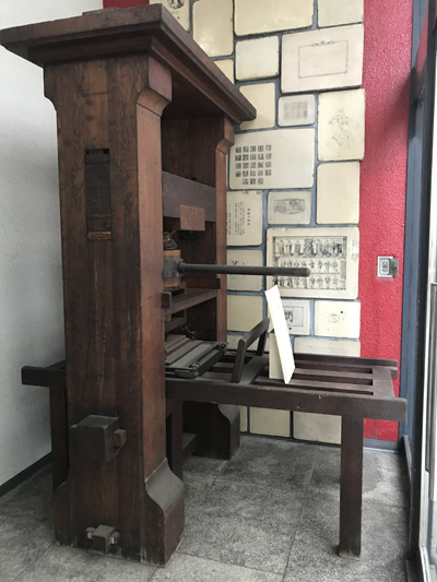 グーテンベルク : 印刷術を発明、多くの人々に知識の世界を開き、歴史の流れを変- メルカリ