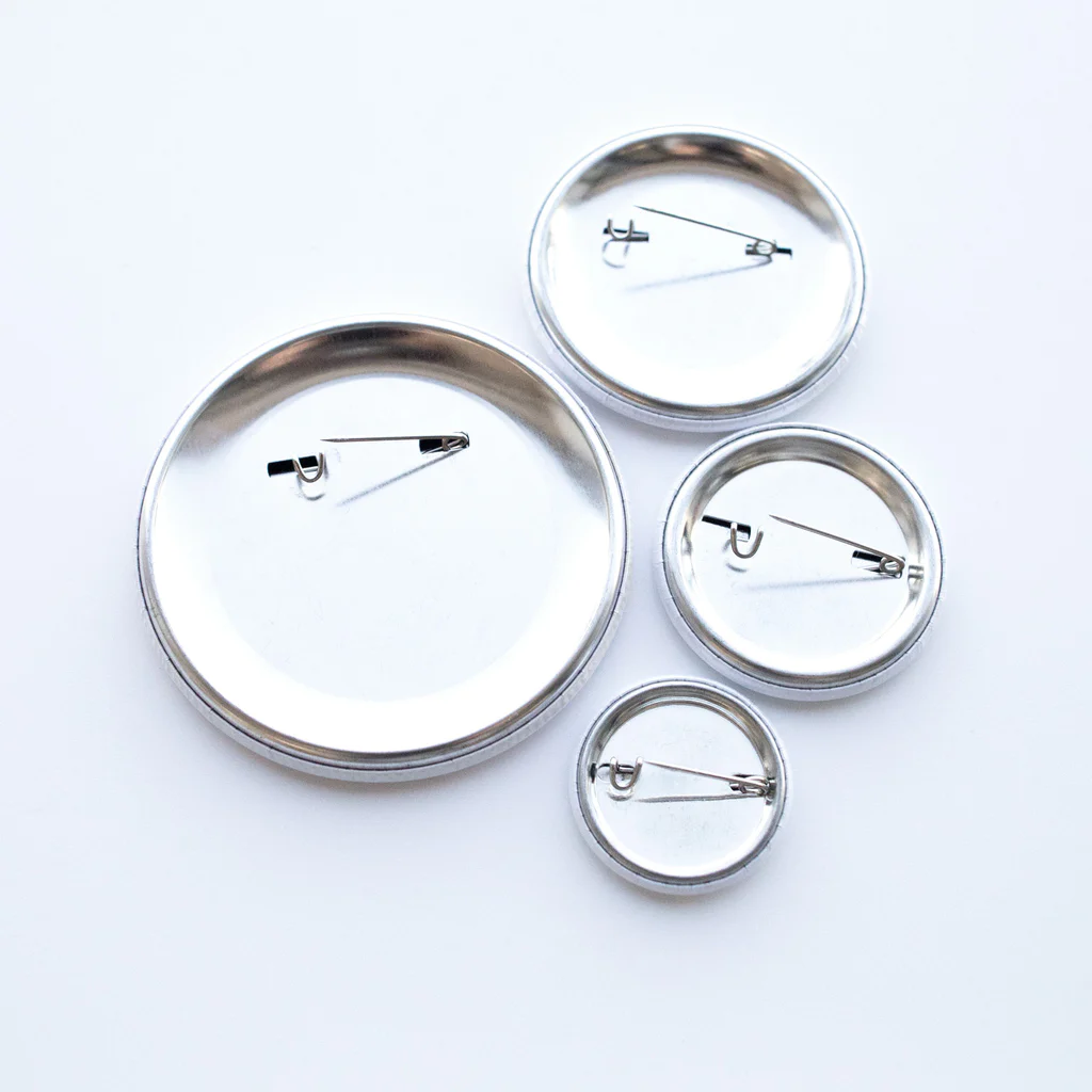 缶バッジ 名入れ 丸型 プレゼント 名前入り部活 卒業 記念品 名札 背番号 マーク入り おしゃれ かわいい オリジナル ユニフォーム 丸型インスタグラム Instagram 色指定可 誕生日 野球 サッカー バスケ バレー アイコン 卒団 引退 同窓会 結婚式 二次会