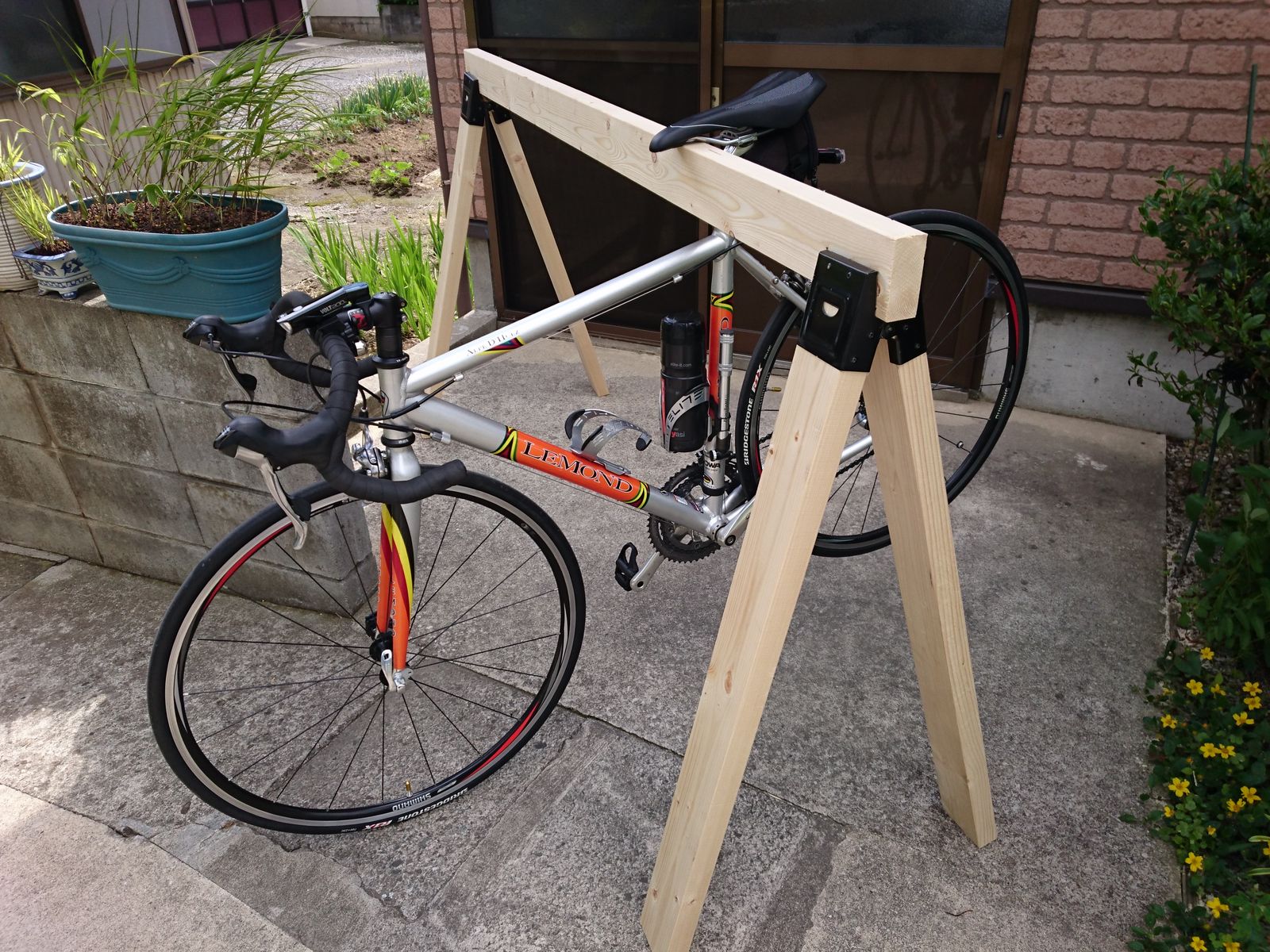 サイクルスタンド ロードバイク クロスバイク 木製 サイクルラック 文字入れ DIY 駐輪 スタンド 自転車スタンド 倒れない 自転車置き場 転倒防止マウンテンバイク じゅうたす 住＋★大型便★-SSＤＩＹをサポートする住＋