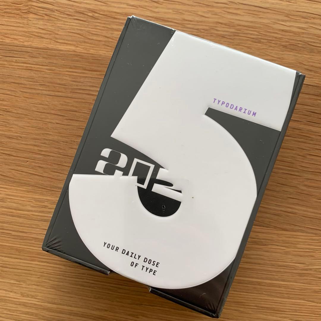 毎日異なるフォントで綴る、ドイツの日めくりカレンダー - graf グラフキナリノモール