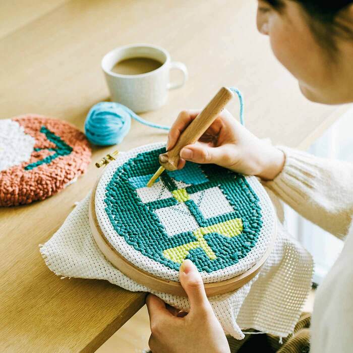 刺繍台の使い方や販売☆代用も可能？ハンドメイドでもの作り