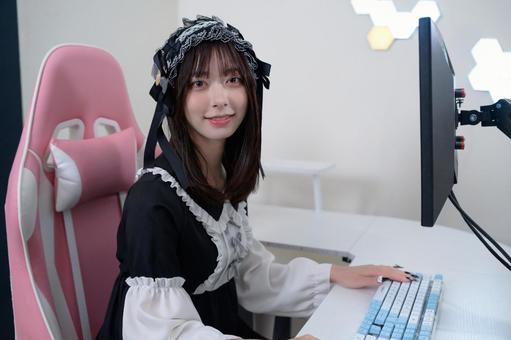 作業中のテーブルのイラスト素材 6種OKUMONO