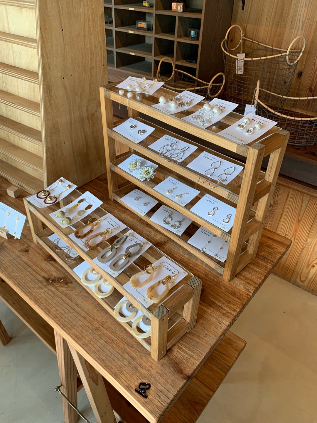 ☆イベント販売用☆ 自立タイプ作品ディスプレイ アクセサリー収納 ケース 什器 アクセサリー棚 - ARAKO'S GALLERYminnebyGMOペパボ 国内最大級のハンドメイド・手作り通販サイト