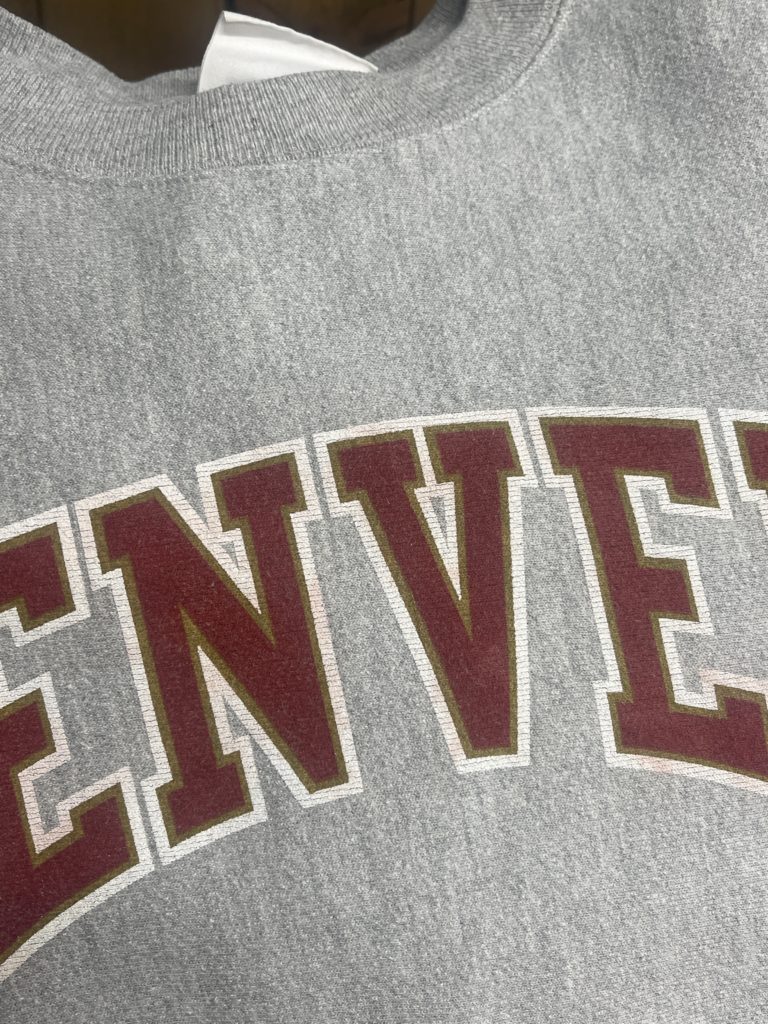 大人っぽくも着回せる♡「カレッジロゴ」って何のこと？ 意外と知らないファッション用語- CanCam.jp キャンキャン