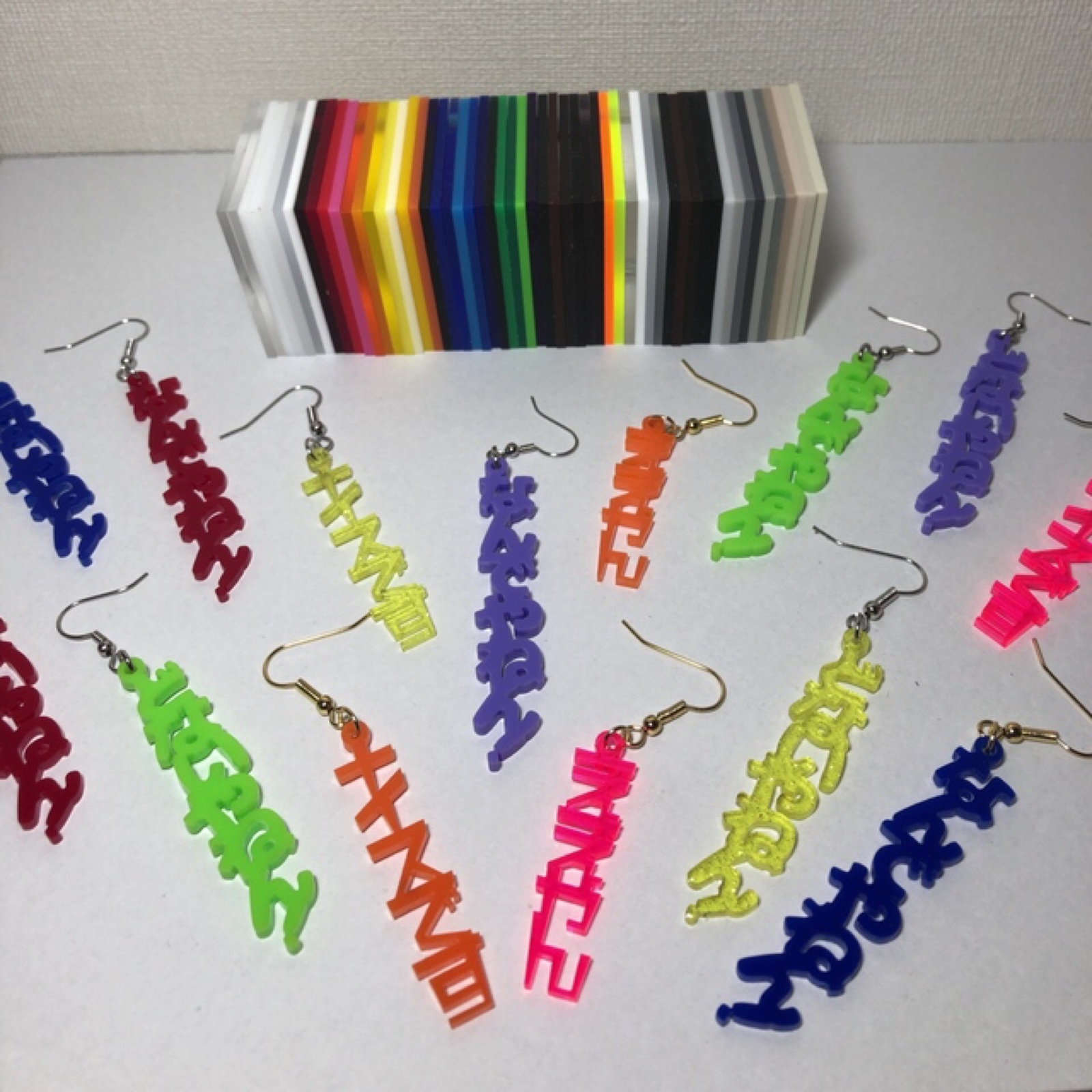 アクリル板へのレーザー加工基本編レーザー加工機の販売実績3,000社ユー・イー・エス