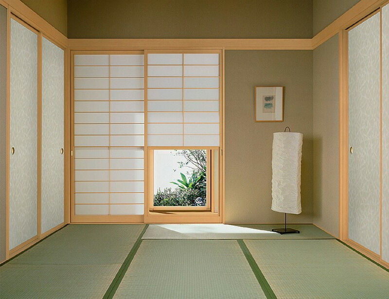 雪見障子は障子の桟で半月をイメージしたデザインがおしゃれな和室 - 事例写真「栃木市でほぼ平屋 和モダンの木の家」注文住宅のハウスネットギャラリ