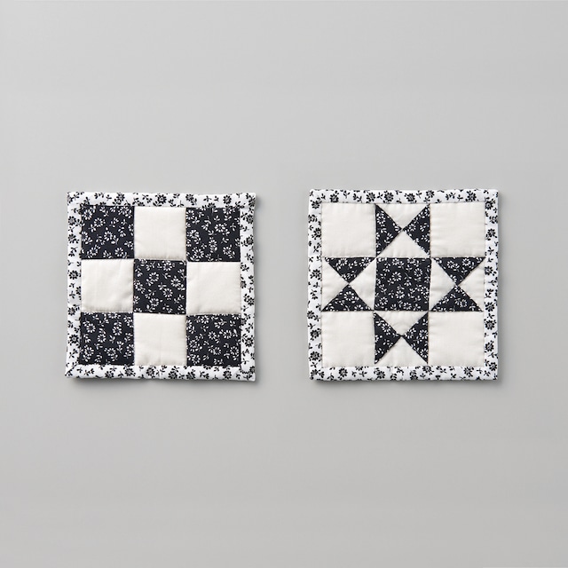 今年も桜のコースター🌸 なんでこんなにもピーシングし辛いパターンを作ったのだろうと後悔しつつも毎年作っています😅パッチワーク パッチワーク 小物 布小物 手作り布小物 手作りコースター 桜🌸handmade