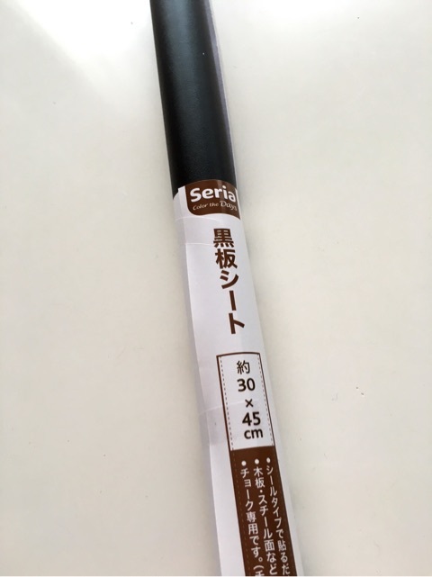 100均セリアで購入可能な「黒板シート」でオシャレなお部屋に大変身！アレンジ術17選☆ママリ