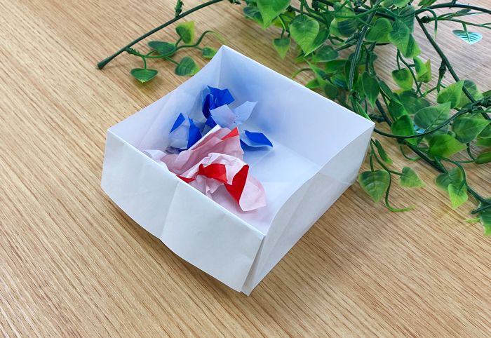 簡単な折り紙で作るゴミ箱の作り方