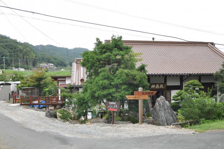 愚渓寺庭園“臥竜石庭” ― 龍安寺のルーツ…？岐阜県御嵩町の庭園。