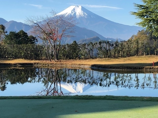 ゴルフ場から見える富士山★リバー富士カントリークラブ【富士コース５番◆練習グリーン】