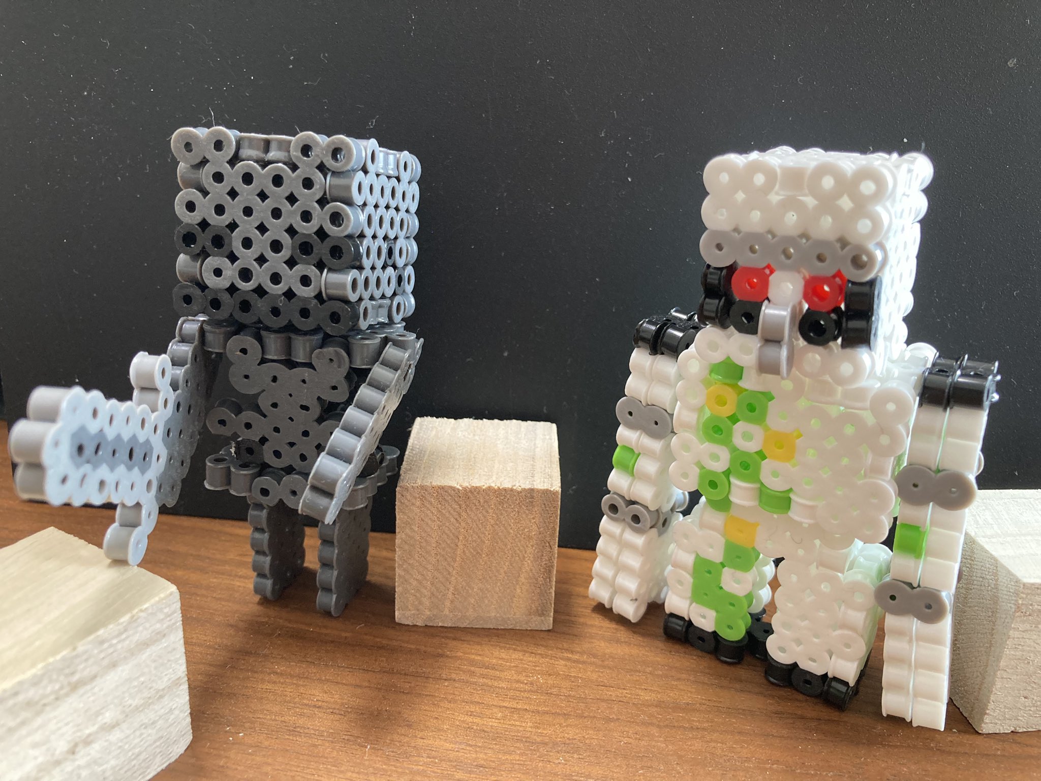 マイクラ スケルトンのアイロンビーズ・ドット絵図案です🐱minecraftマインクラフトスケルトンskeletonアイロンビーズアイロンビーズ図案hamabeadshamabeadsdesignfusebeadsドット絵ドット絵図案pixelartpixeldesign