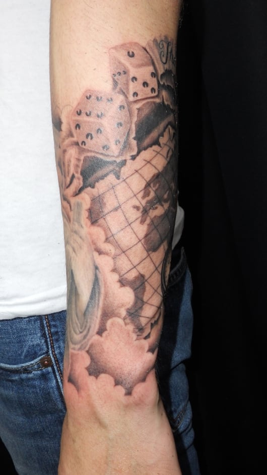 タトゥー 地図 羅針盤デザインTikTok