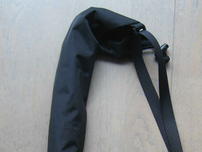 傘の胴体持ちが危ない？雨の日の傘の持ち方に様々な意見が寄せられる - Togetter