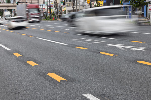 路面標示用副資材 - ツバメのルーフィング 七王工業株式会社