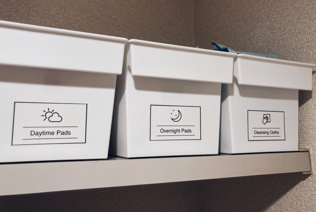 無料素材 無印良品衣装ケースに！書き込めるレトロ収納ラベルclass,design