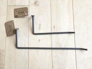 穴を開けなくてOK！100均アイアンバー活用術