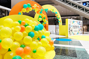 2012年 夏 ひまわり畑–ウィンドウディスプレイ–JRタワーアートインフォメーション–札幌駅総合開発株式会社