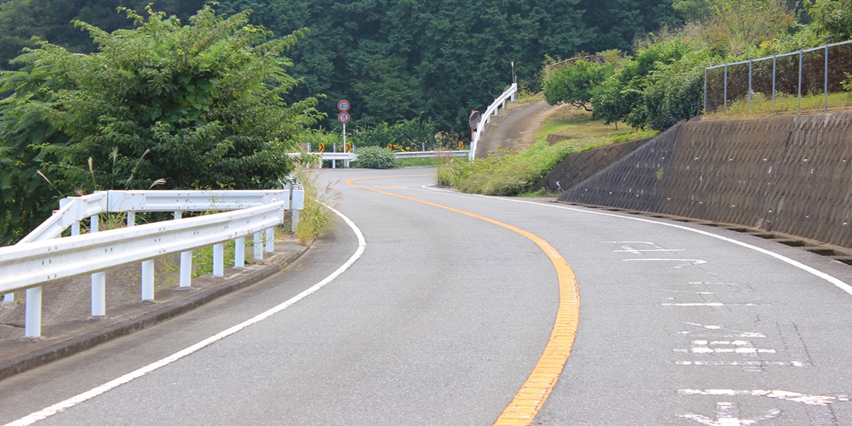 センターライン、車線境界線、意外に知らないそのルールカーリース・車リースのお役立ち記事車リースのリースナブル