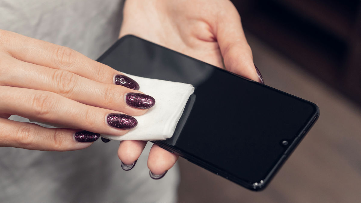 スマホって実は雑菌だらけ？お掃除王子・石黒英雄さんが実践するスマホお掃除術！BIC SIM コラムビックカメラの格安SIM・BICSIM ビックシム