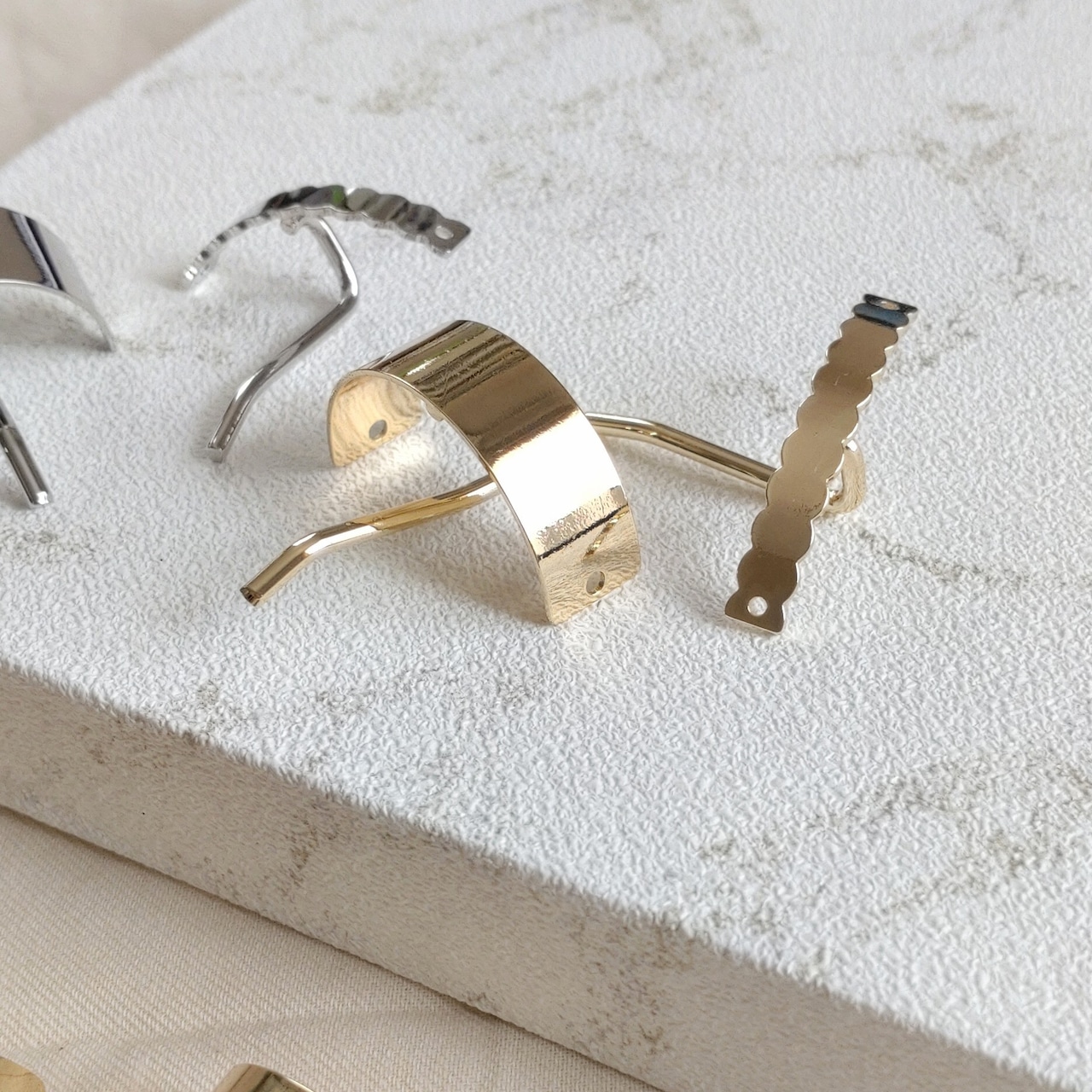 売れてます！「パーツクラブ」のポニーフック繊研新聞