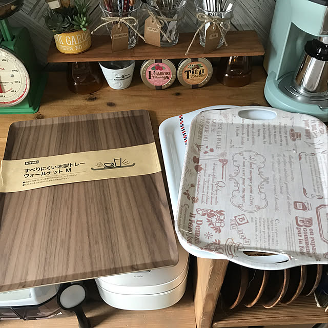 横すべりしてヒヤッ！ ダイソー 「すべり止め付トレー」が解決 - レタスクラブ