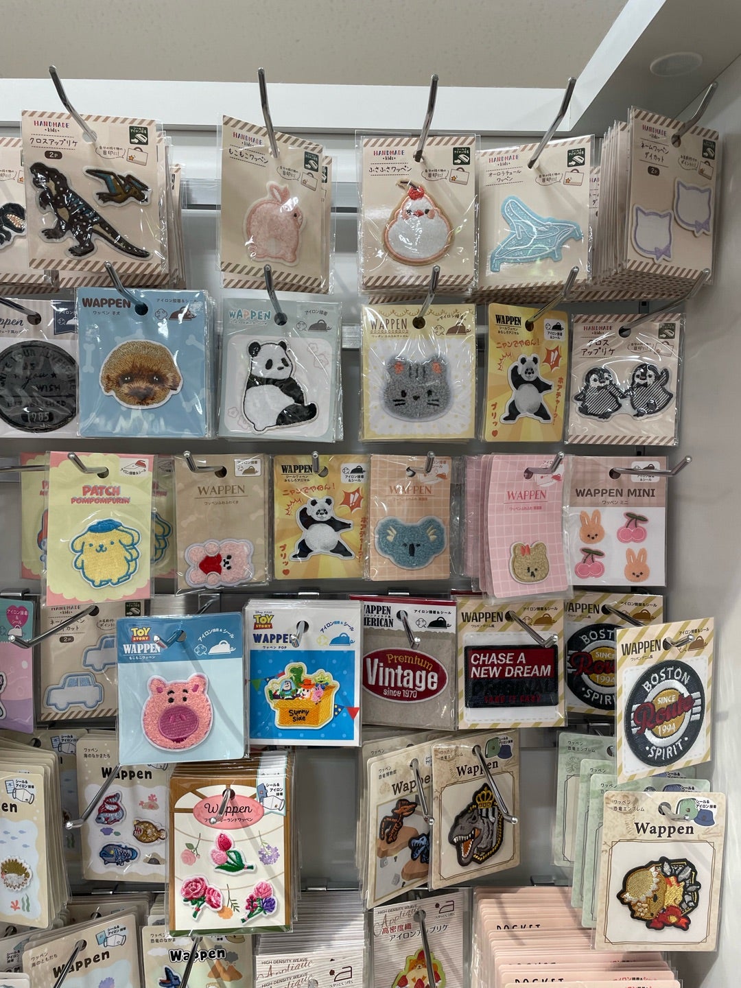 セリア、次々と新作が出るシールワッペン。私もディズニーが好き❣️