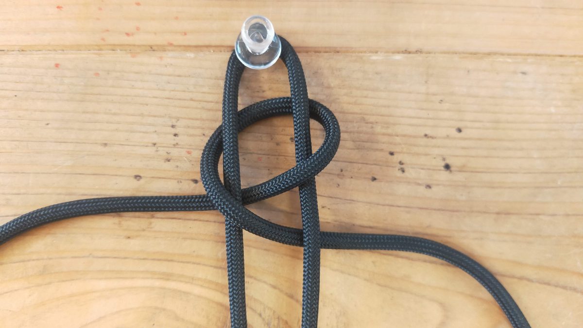 パラコードで作るキャンプ小物と編み方３選！ブレスレット・ストラップ・チェアアンカーを作ってみよう