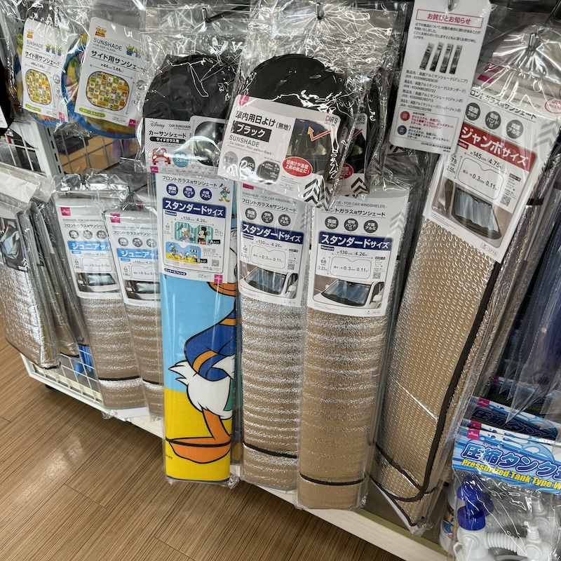 車用サンシェードは100均セリアにある？吸盤・マグネット式・車中泊用10選