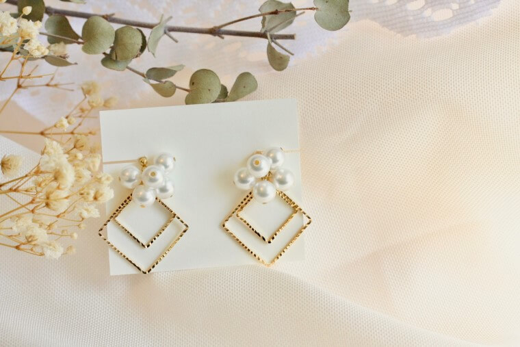 Amazon.co.jp: のレン レディース 折紙 ピアス扇 - 和紙 桃和風 扇子 日本製 手作り サージカルステンレス医療用金属 低アレルギー 低刺激 和装小物 アクセサリー 着物 浴衣 日本土産 Japanese Souvenir : ファッション