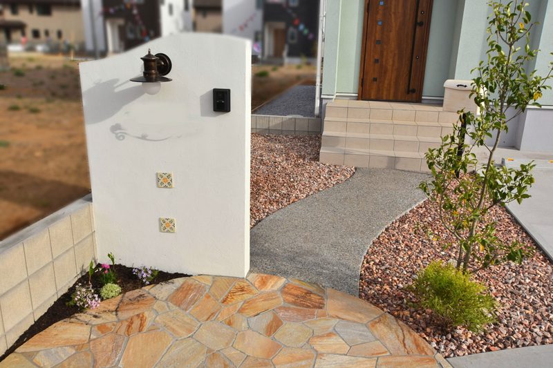 雨の日でも安心！滑りにくいコンクリートの工法と素材の選び方四季辺の施工事例豊明市のエクステリア・外構は四季辺造園・ガーデニング 名古屋市緑区