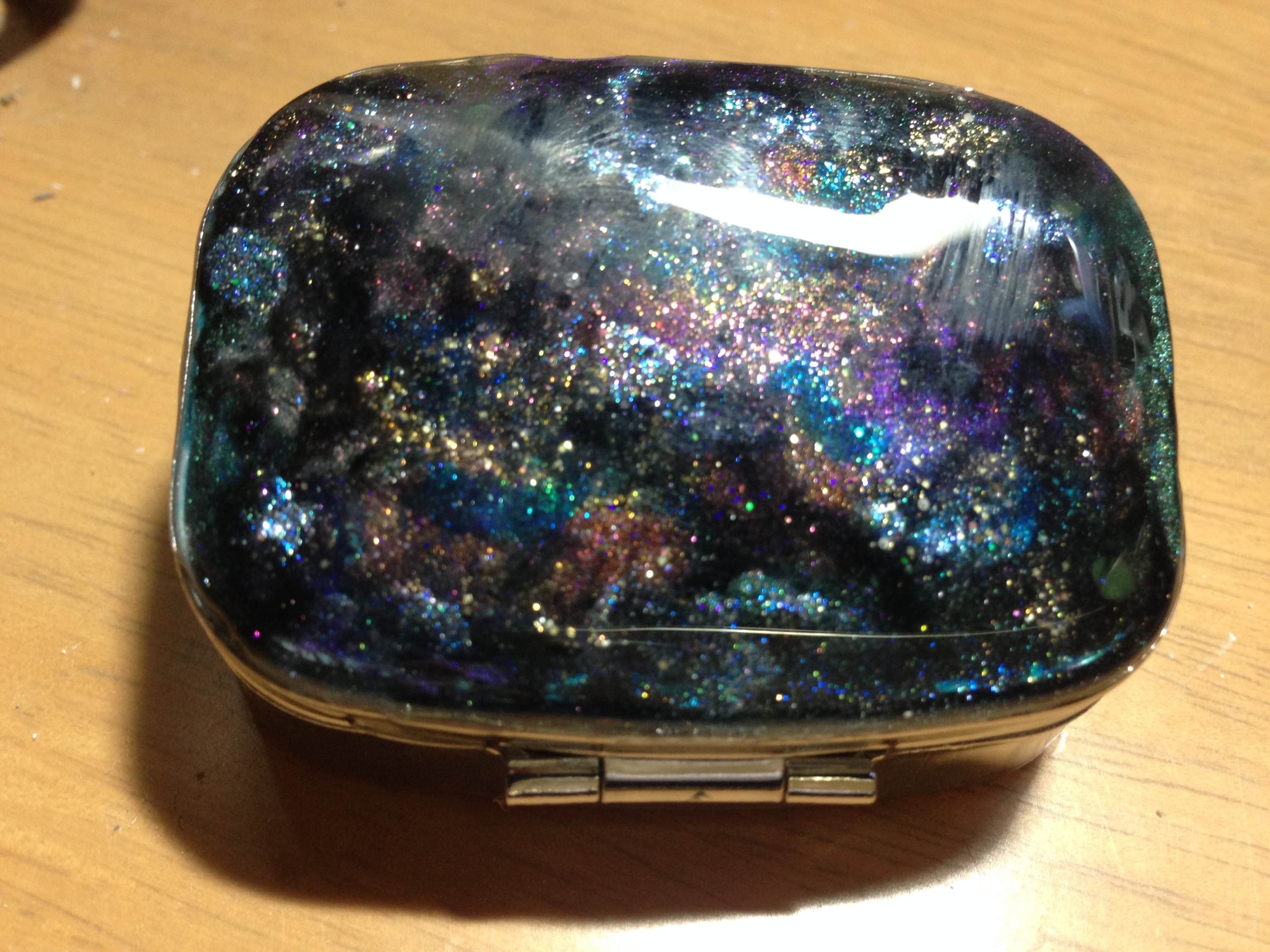 ダイソーでＵＶレジンを楽しもう♪宇宙塗り＆大人なハロウィンアクセサリー♪とりどり