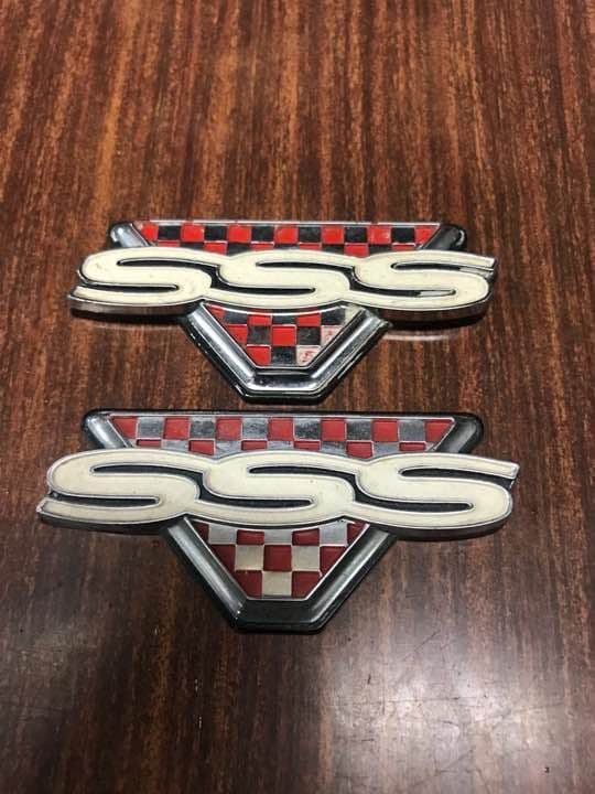 写真1 6パレス スケートボードの“逆三角形”ロゴ入りTシャツ＆クルーネック、ドーバー銀座限定で - ファッションプレス