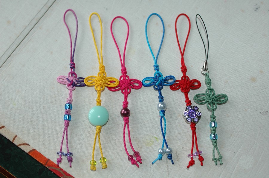 タッセルの簡単な作り方!!刺繍糸で作るタッセル5人の子供を抱えてシングルマザーになった漫画とハンドメイド大好きママの生き様ブログ