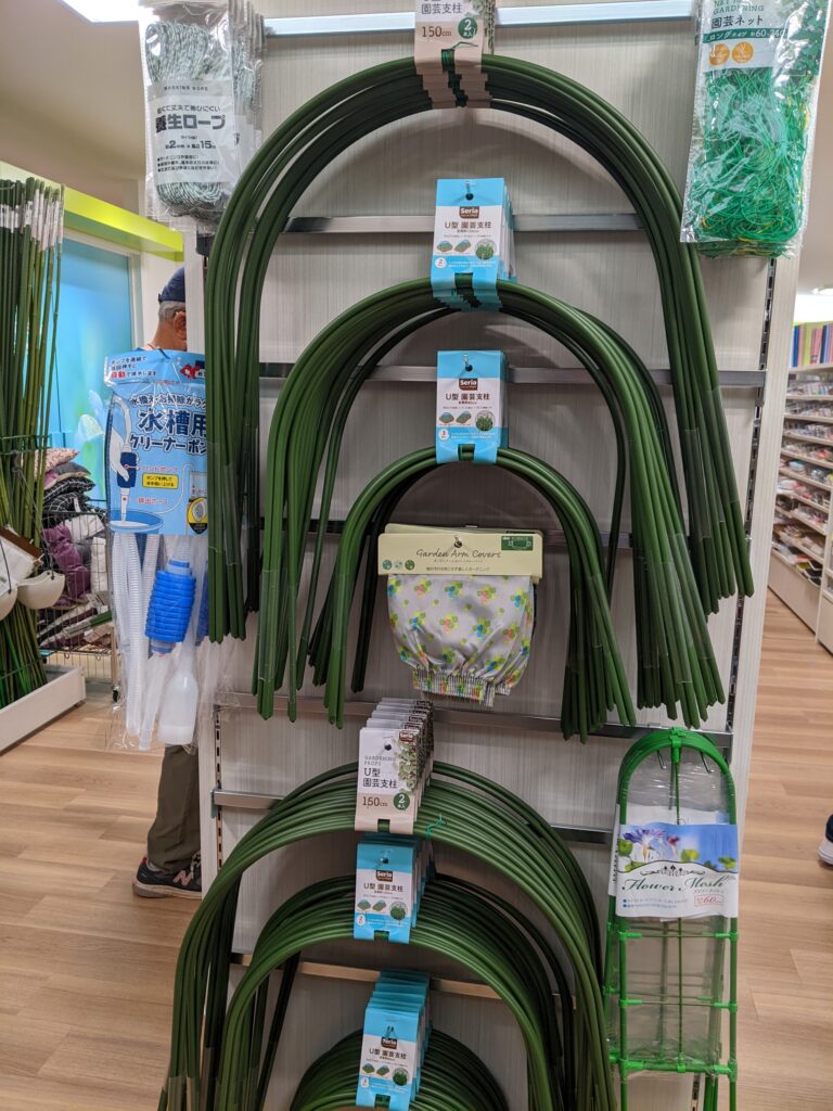 100均セリア 園芸リング支柱が大活躍！ツル誘引や倒れ防止に◎LIMEGREEN