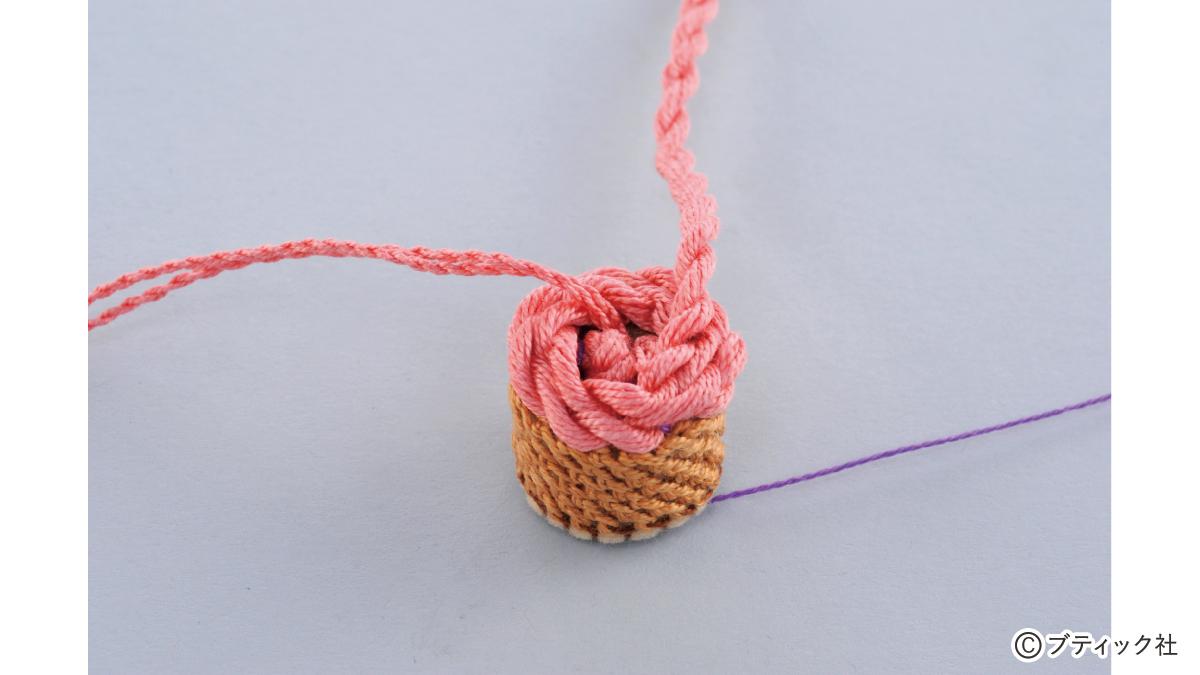 画像一覧1枚目 刺しゅう糸で作る「カップケーキのチャームストラップ」作り方ぬくもり