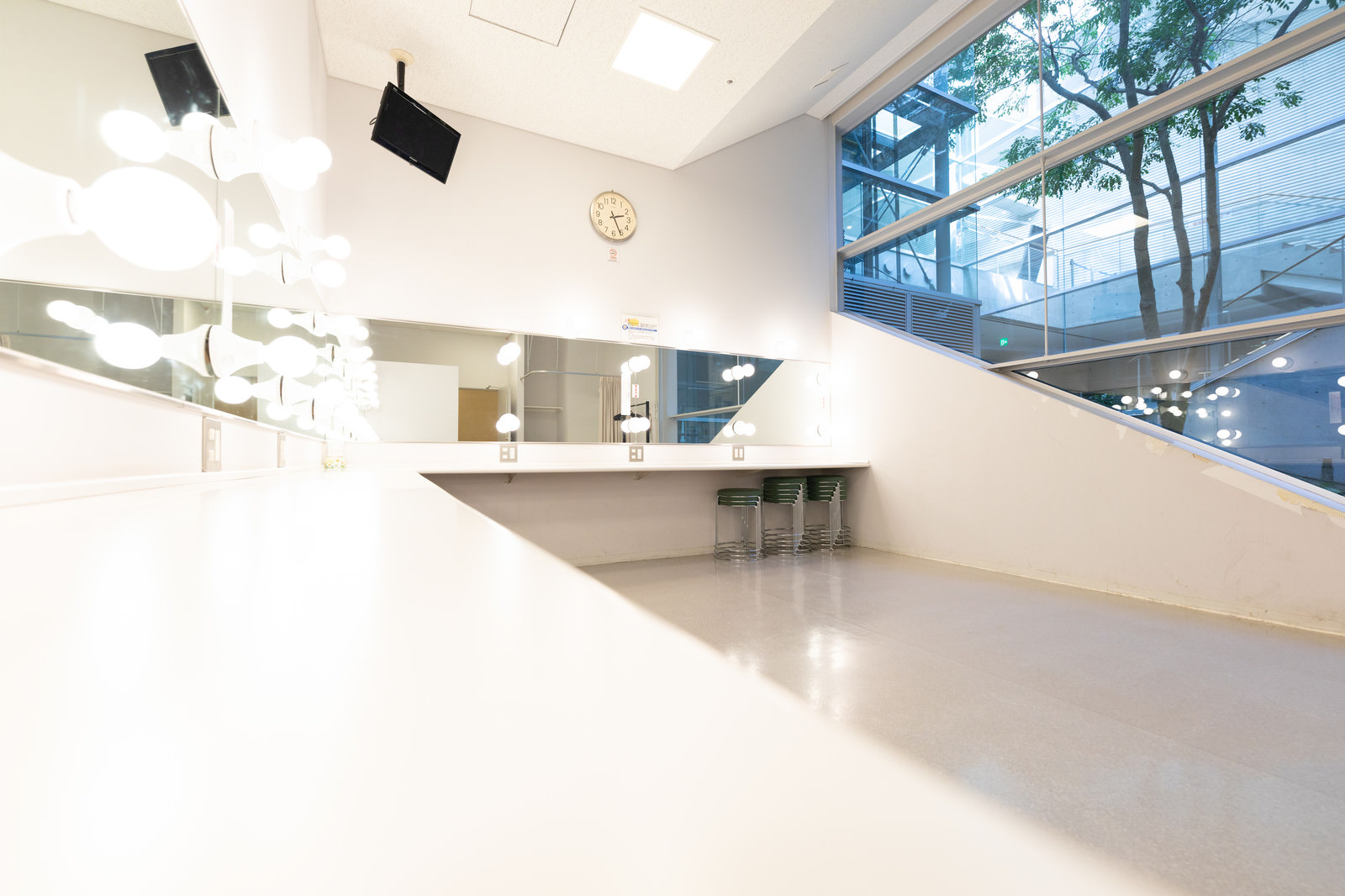 フリー素材学校の職員室 4枚背景イラストみんちりえ