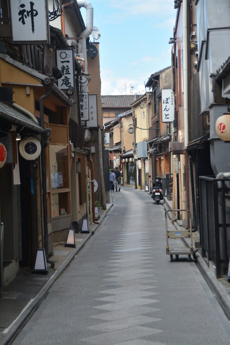 閑静な住宅街 イラスト素材7025046- フォトライブラリ