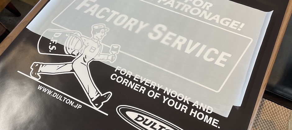 ゴールドを使ってガラスにサインペイントを施した事例 - 塗り方・塗装DIY事例から塗料を選べるサイト「How to paint」