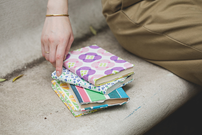 手ぬぐいで作るあづま袋, ・, ・, 100円ショップで可愛い手ぬぐいを見つけたので、簡単に作れるあづま袋の作り方をご紹介します！,・, ・, @maco.bag のあづま袋はもうちょっと複雑な縫製なのですが、この作り方ならほぼ失敗無し✨, ・, ・, ⚫︎端縫い処理なし！,⚫︎直線縫いのみ！, ・, ・, なんて簡単🤩, ・, ・,