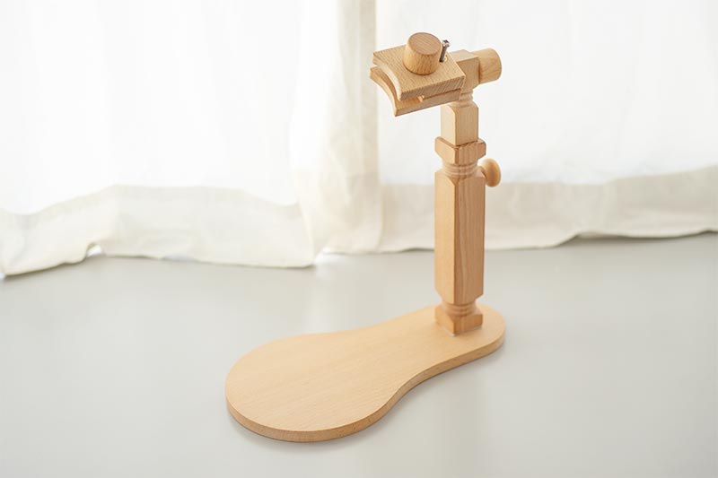 刺繍道具 両手が使えて便利な刺繍枠スタンドの紹介Marinedrop