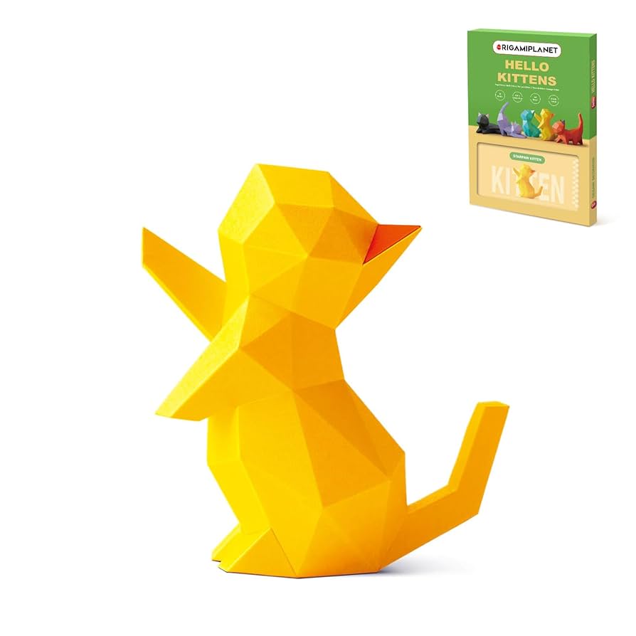 立体的なタカの紙切りアート