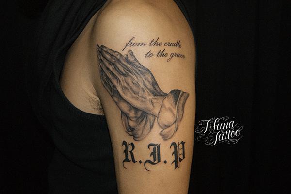 ガッツリな文字タトゥー。Tattoo Base T.R.A.P. -The.Riot.At.Punker-