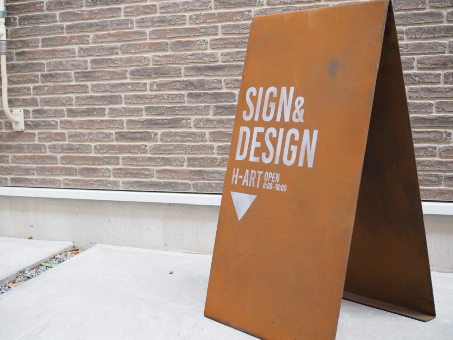 垂直型スタンド看板 Sおしゃれ 屋外用 立て看板 スタンド デザイン 駐車場 店舗 両面 メッセージボード : 看板ショッピングセンター - 通販- Yahoo!ショッピング 傾斜型スタンド看板 Sおしゃれ 屋外用 立て看板 スタンド デザイン 駐車場 店舗 片面 メッセージボード