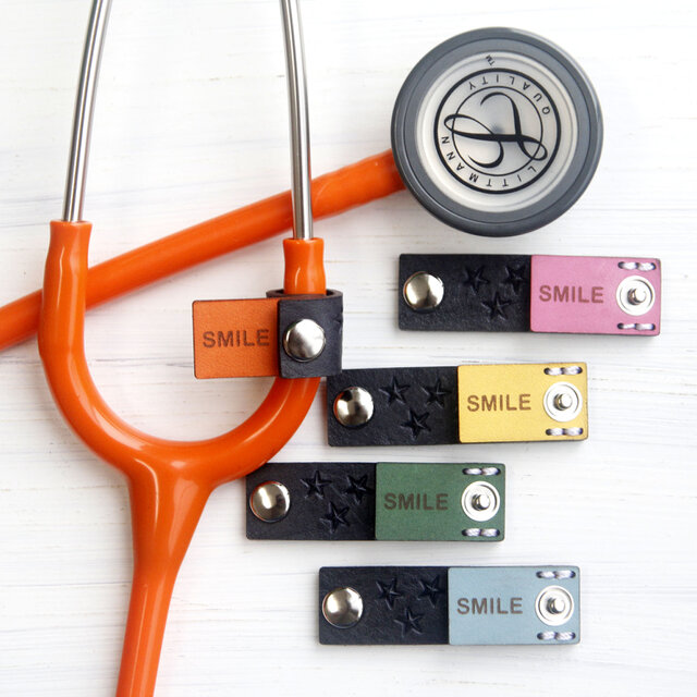 楽天市場 ハンドメイド用 タグ 4枚セット コットンタグ モノクロ 織りタグ 織りネーム ネームタグ 大人向け 手芸 手作り 材料 アレンジ 資材素材 作製 かっこいい 文字 英字 入園 入学 縫い付け パーツ ワンポイント おしゃれ 小物 カバン 洋服 プリント ホワイト 約2×5cm :