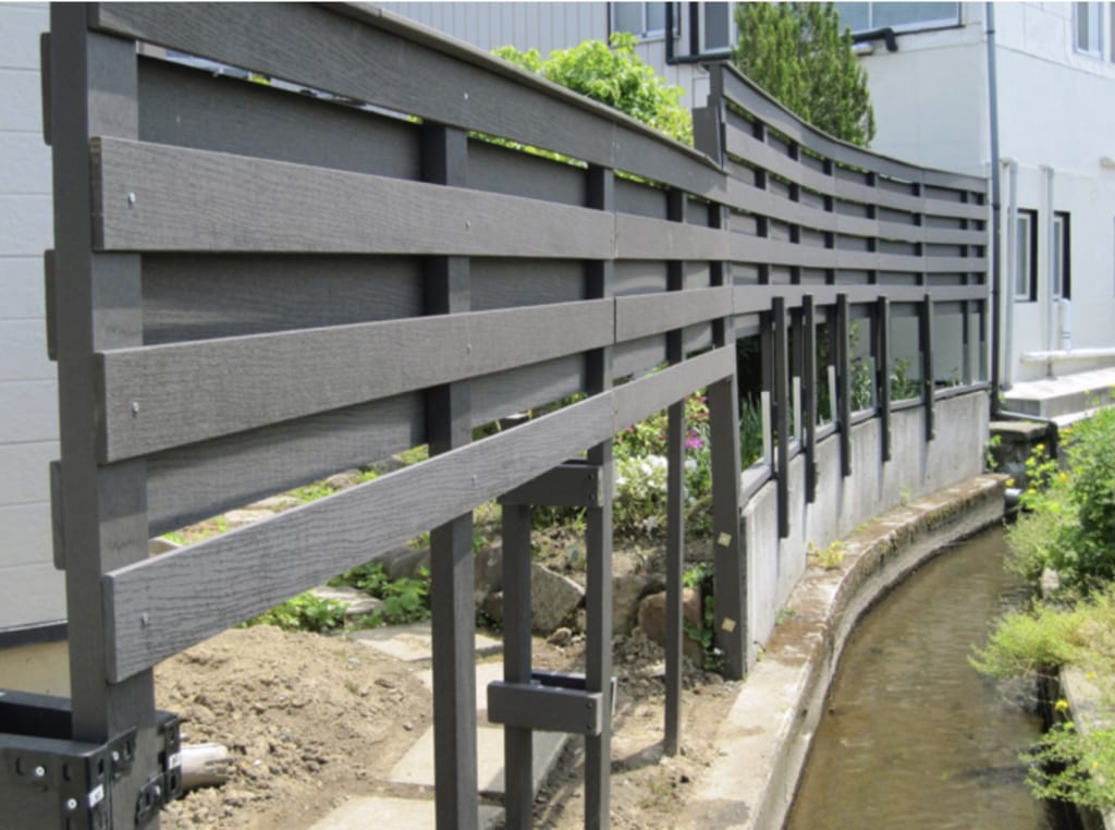 超簡単で2万円以下！？ ウッドアルミ仕切りフェンスをDIYアルミを届ける！フレームDIYラボ