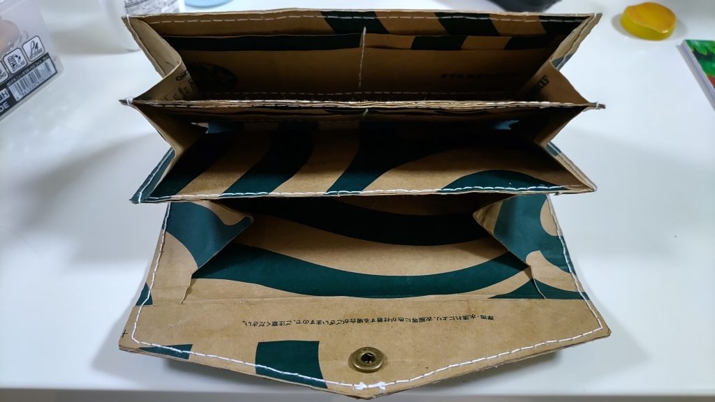 スタバの紙袋をティッシュケースに変える！詰め替えもできるおしゃれな作り方 - macaroni