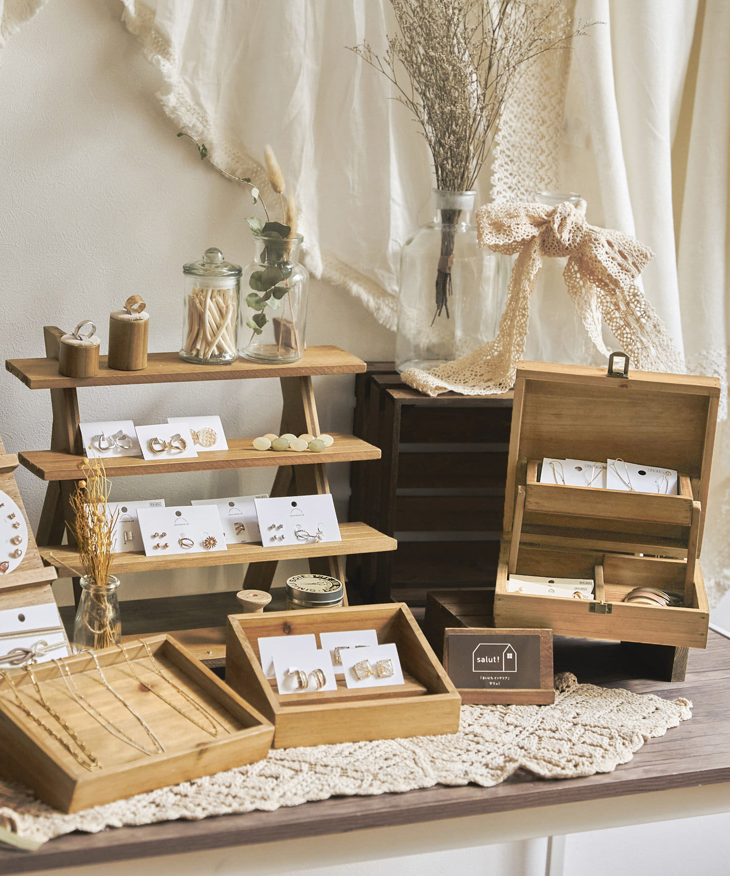 折りたたみ棚 収納ラック 紙製 長展示台 ディスプレイスタンド 展示用 陳列台 折り畳みラック オープンラック 中空のデザイン 置物 折りたたみ ディスプレイラック マルシェディスプレイsalut! サリュ ライフスタイルPAL CLOSET パルクローゼット- パルグループ