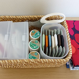 裁縫をしているときに、針をなくすのが心配💦 そんなときは、恐ろしいほど便利なDAISO ダイソー の「針ケース マグネット付 」がおすすめです🎵◇針ケース マグネット付定価：110円 税込出典元📝 https:4meee.com articles view 300333034yuuu100均